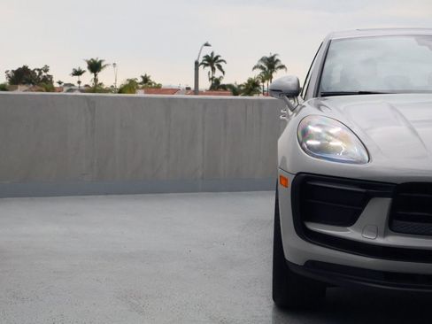 New 2026 Porsche Macan image 12