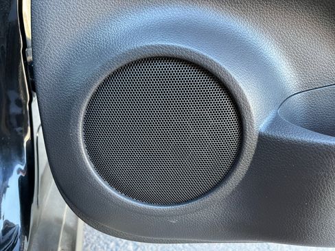 Used 2017 Nissan Rogue SV FWD image 27