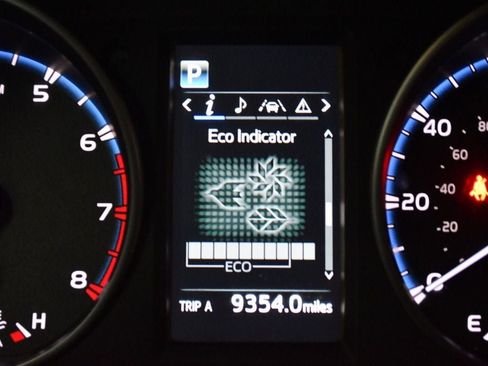 Used 2017 Toyota RAV4 XLE FWD image 50