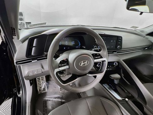 Certified 2025 Hyundai Elantra Sport FWD image 11