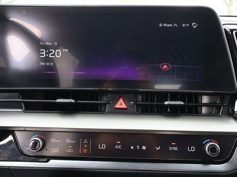 Used 2025 Kia Sportage EX image 41