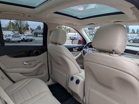 Used 2018 Mercedes-Benz GLC 300 4MATIC image 36