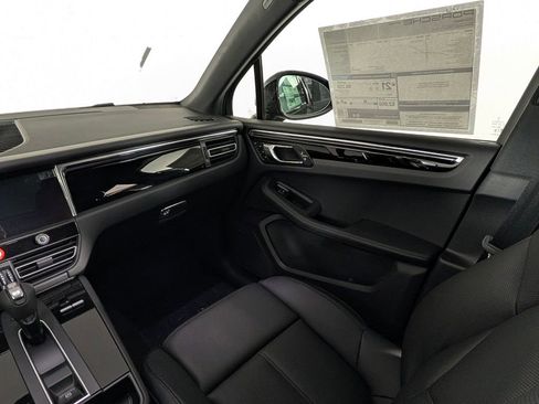 New 2026 Porsche Macan image 23