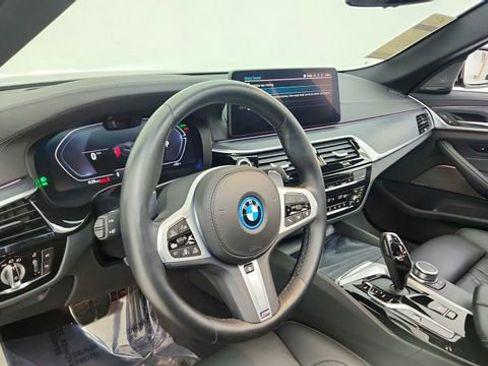 Used 2022 BMW 530e xDrive w/ Executive Package image 20
