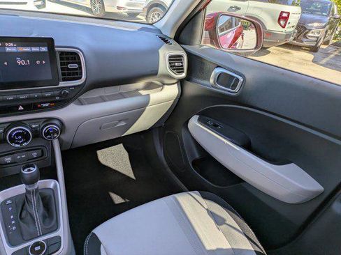 New 2025 Hyundai Venue SEL image 11