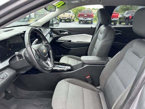 Used 2024 Chevrolet Trax LT w/ LT Convenience Package FWD image 21