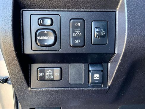 Used 2016 Toyota Tundra SR5 image 32