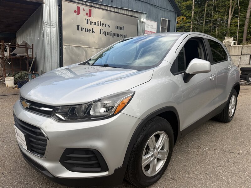 Used 2021 Chevrolet Trax LS w/ Tint and Cruise Package FWD image 1