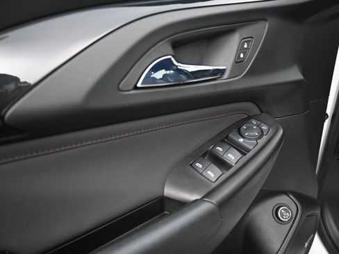 Used 2023 Chevrolet TrailBlazer RS w/ Sun and Liftgate Package image 26