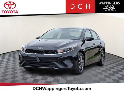 Used 2023 Kia Forte LXS w/ LXS Technology Package FWD image 1