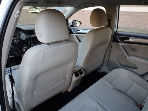 Used 2016 Volkswagen Golf S image 17