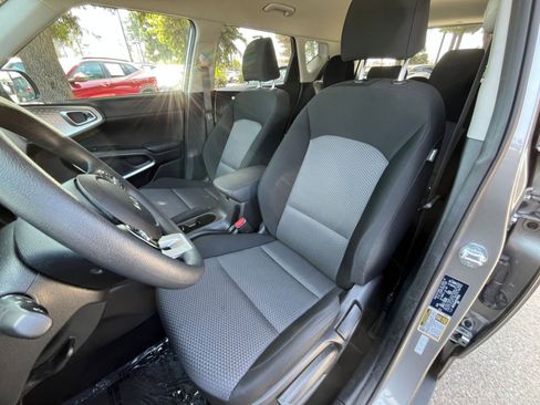 Used 2025 Kia Soul LX w/ LX Technology Package image 32