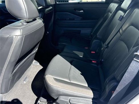 Certified 2024 Nissan Pathfinder SL image 27