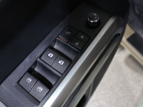 Used 2016 Toyota Tacoma Limited w/ Towing Package image 15