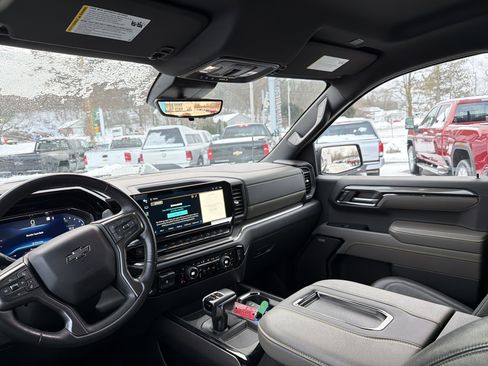 Used 2022 Chevrolet Silverado 1500 ZR2 w/ Technology Package image 15