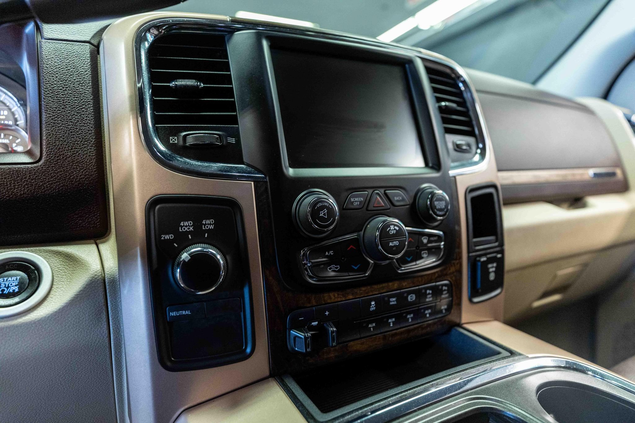 Used 2016 RAM 3500 Laramie Longhorn w/ Convenience Group AWD/4WD image 9