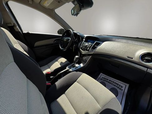 Used 2014 Chevrolet Cruze LS FWD image 17