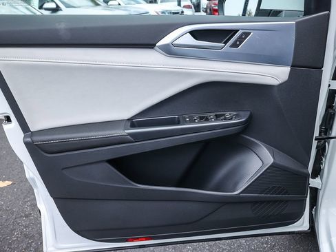 New 2025 Volkswagen Taos SE image 37