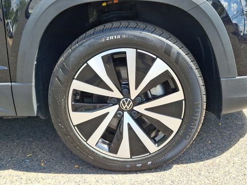 Used 2022 Volkswagen Taos SE w/ Driver Assistance Package image 8