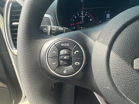 Used 2022 Kia Soul LX FWD image 17
