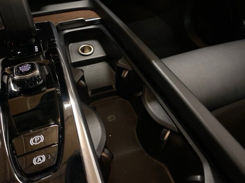 Used 2023 Volvo XC60 B5 Plus w/ Protection Package Premier image 58