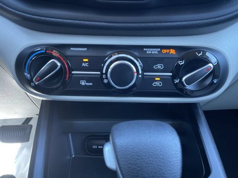 Used 2023 Kia Soul LX w/ LX Technology Package FWD image 16
