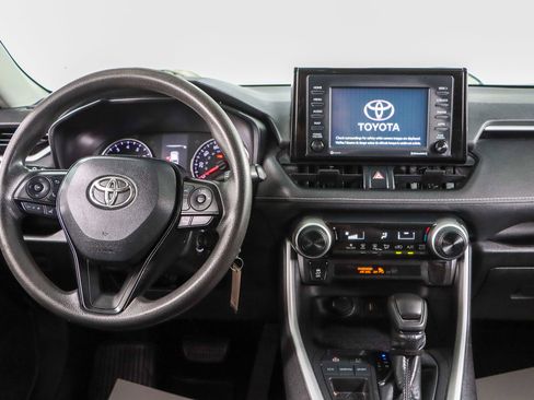Used 2020 Toyota RAV4 LE FWD image 17