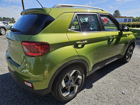 Used 2023 Hyundai Venue SEL image 7