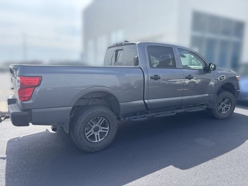 Used 2022 Nissan Titan S w/ HD Front GAWR Package AWD/4WD image 4