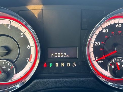 Used 2017 Dodge Grand Caravan SXT image 17