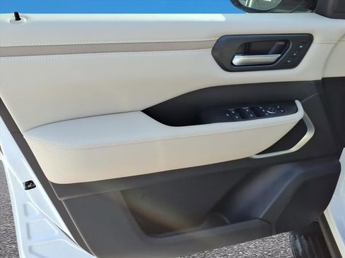 New 2026 Nissan Armada Platinum image 17