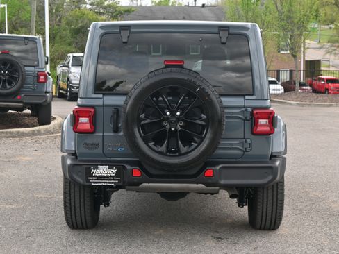 Used 2025 Jeep Wrangler Sahara w/ Safety Group image 12