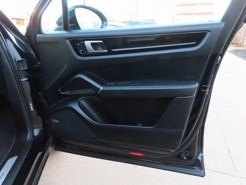 Used 2019 Porsche Cayenne image 9