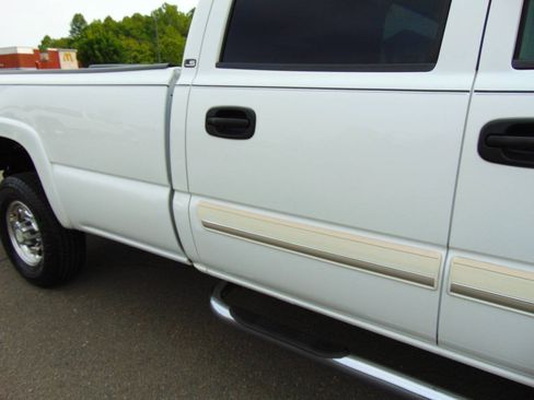Used 2005 Chevrolet Silverado 2500 LS w/ Heavy-Duty Power Package RWD image 48