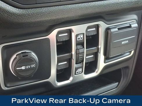 Used 2025 Jeep Wrangler Unlimited Sport AWD/4WD image 16