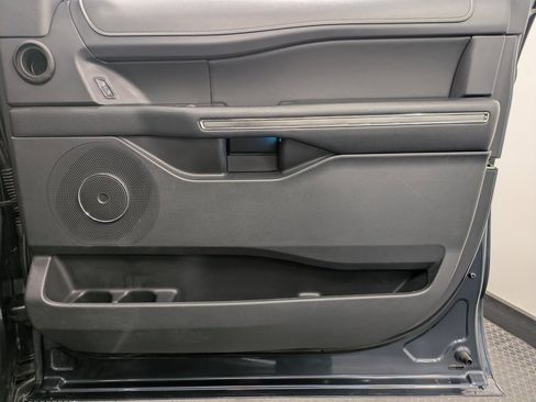 Used 2023 Ford Expedition XLT image 27