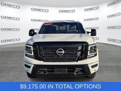 Used 2024 Nissan Titan SV w/ SV Convenience Package image 3