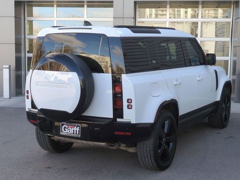 Used 2024 Land Rover Defender 110 X-Dynamic SE image 7