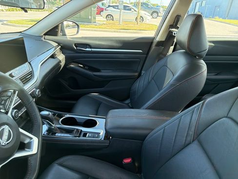 Used 2024 Nissan Altima 2.0 SR FWD image 11