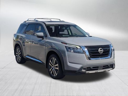 Used 2022 Nissan Pathfinder Platinum w/ Cargo Package FWD image 7