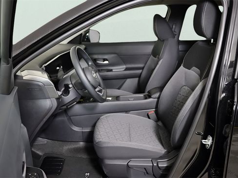 Used 2025 Nissan Kicks SV w/ SV Premium Package image 15