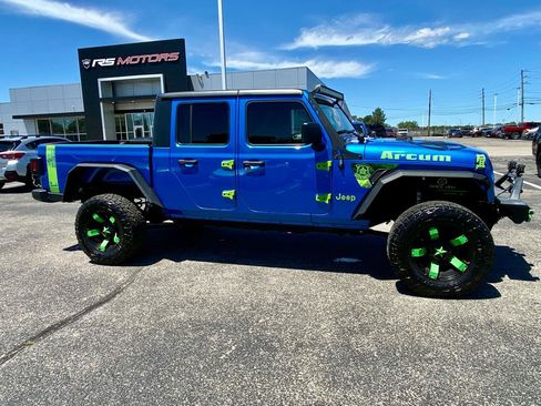 Used 2020 Jeep Gladiator Sport w/ Quick Order Package 24S AWD/4WD image 15