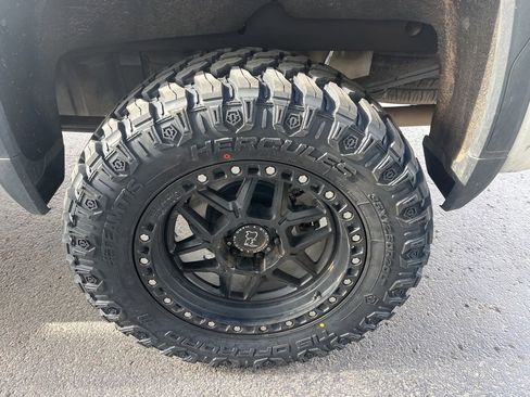 Used 2020 GMC Sierra 1500 SLT w/ X31 Off-Road Package AWD/4WD image 8