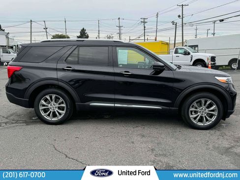 Used 2021 Ford Explorer Limited w/ Equipment Group 301A image 3