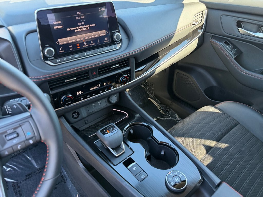 Used 2025 Nissan Rogue SV w/ Rock Creek Premium Package AWD/4WD image 18