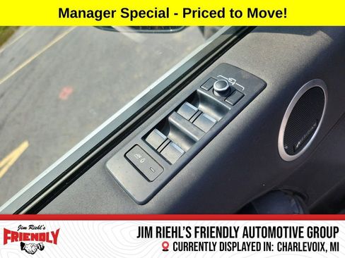 Used 2018 Land Rover Discovery SE image 11