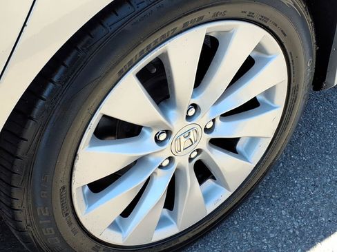 Used 2014 Honda Accord EX-L image 11