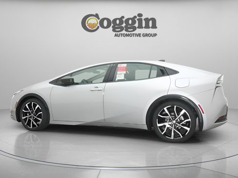 New 2025 Toyota Prius Plug-In Hybrid image 7