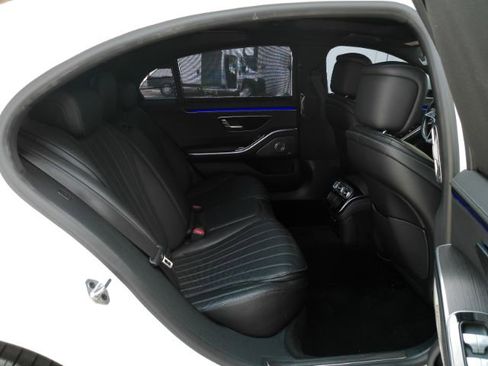 Used 2022 Mercedes-Benz S 500 4MATIC w/ AMG Line Package image 29