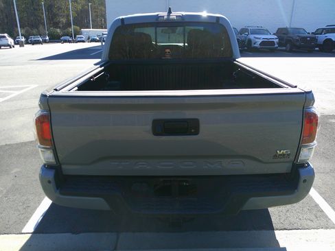 Used 2021 Toyota Tacoma TRD Off-Road w/ Technology Package image 9